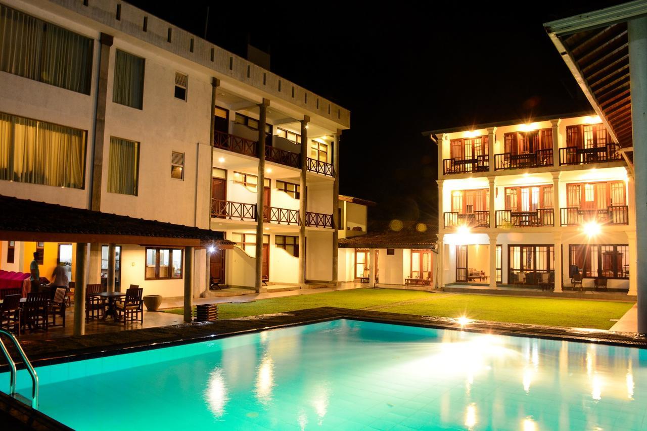 Ranmal Beach Hotel Хикадува Екстериор снимка