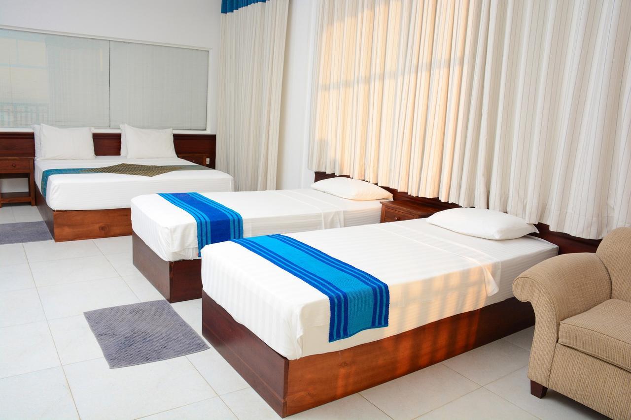 Ranmal Beach Hotel Хикадува Стая снимка