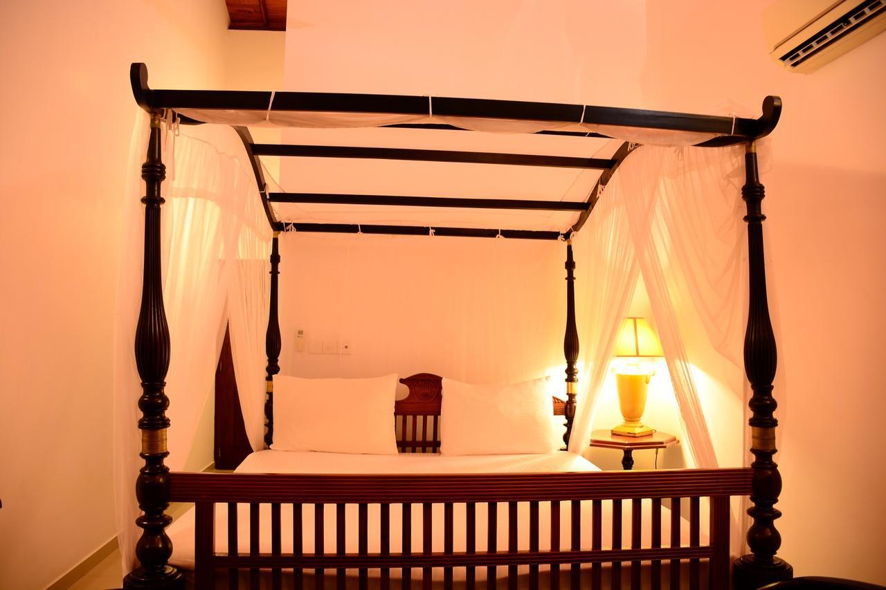 Ranmal Beach Hotel Хикадува Екстериор снимка