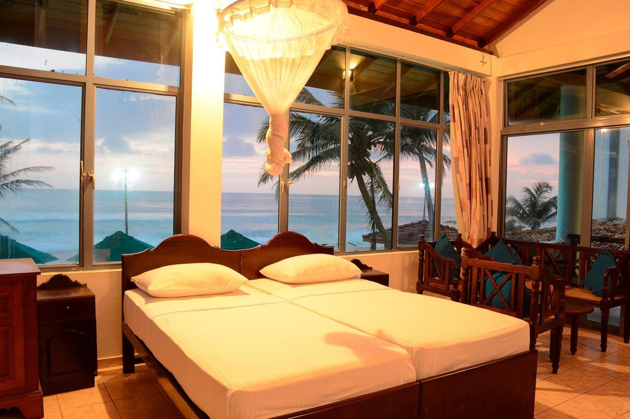 Ranmal Beach Hotel Хикадува Екстериор снимка